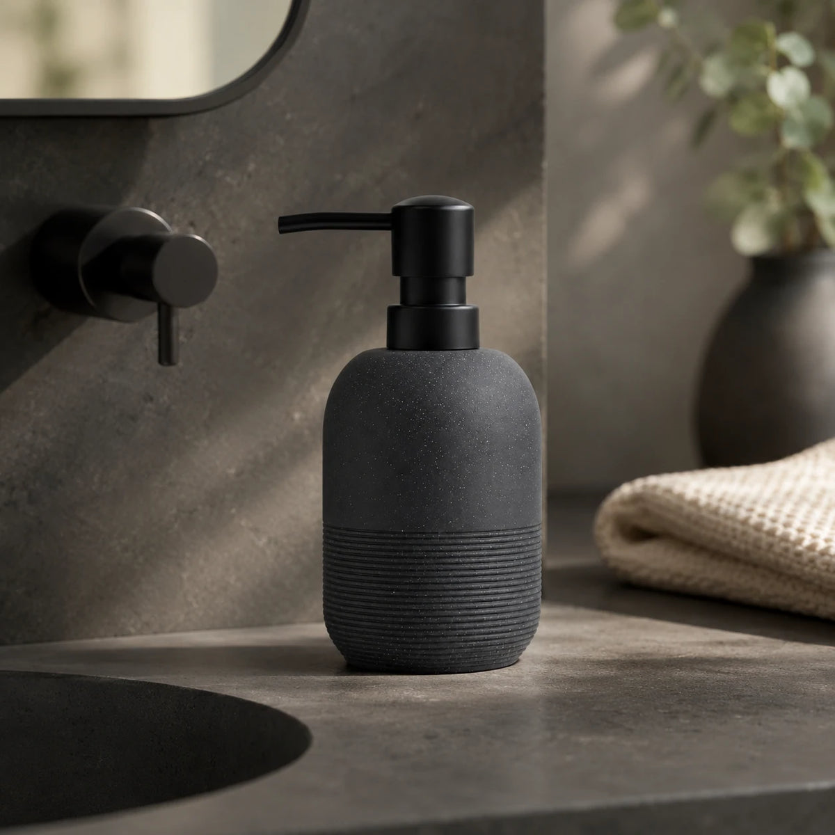 Distributeur de savon rechargeable noir pour cuisine, salle de bain et douche - Savena - photo 2