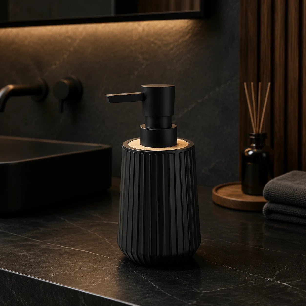Distributeur de savon rayé finition bambou noir mat 250 ml - Savena - photo 2